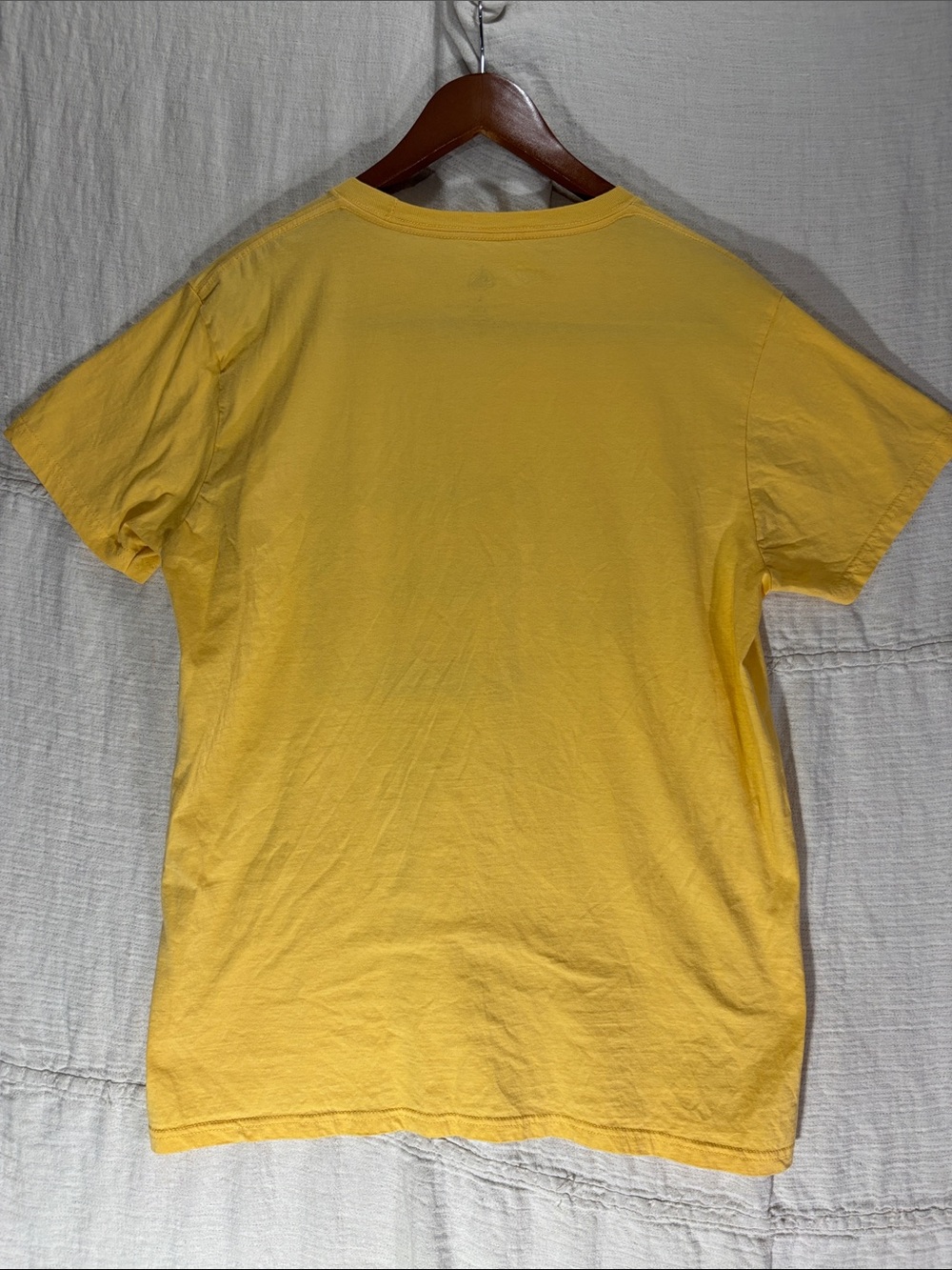VTG Style Walt Disney World Rainbow Graphic Tee Yellow Mens Large 100% Cotton - Picture 4 of 5